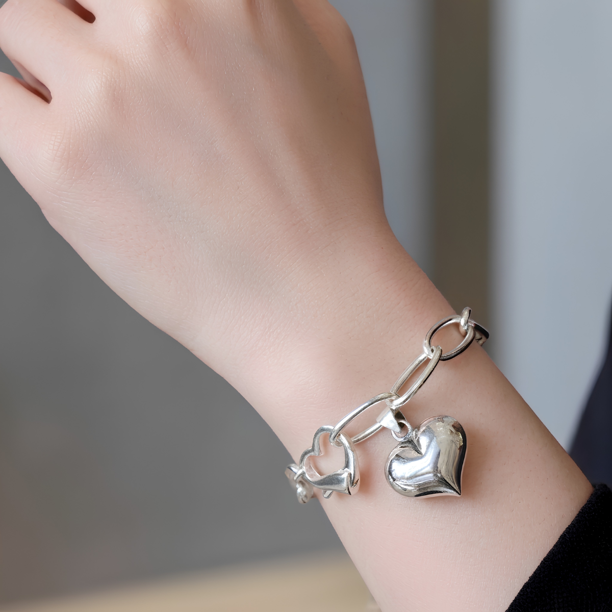 Pulsera de Plata 925 con colgantes en forma de corazón - Love Strong