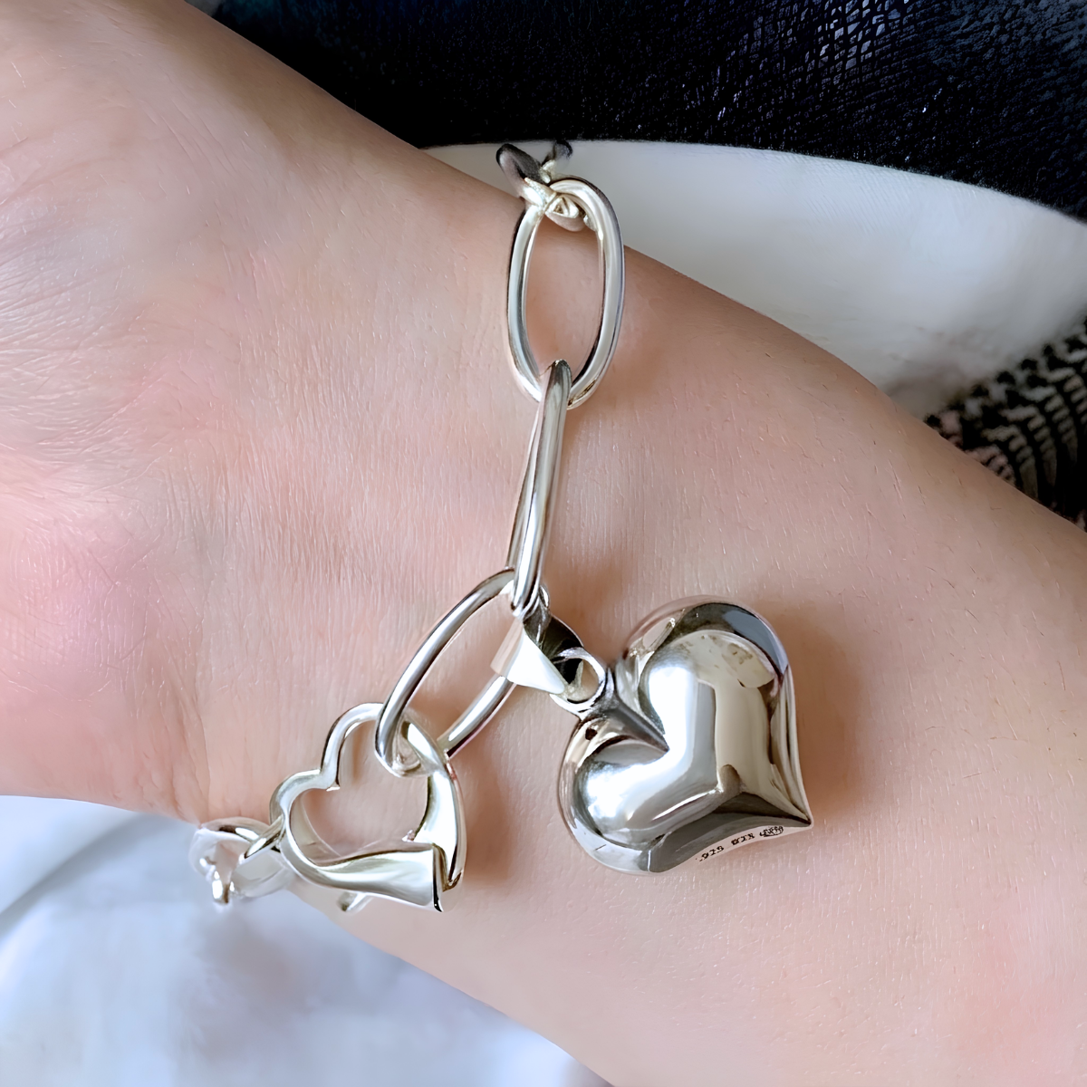 Pulsera de Plata 925 con colgantes en forma de corazón - Love Strong