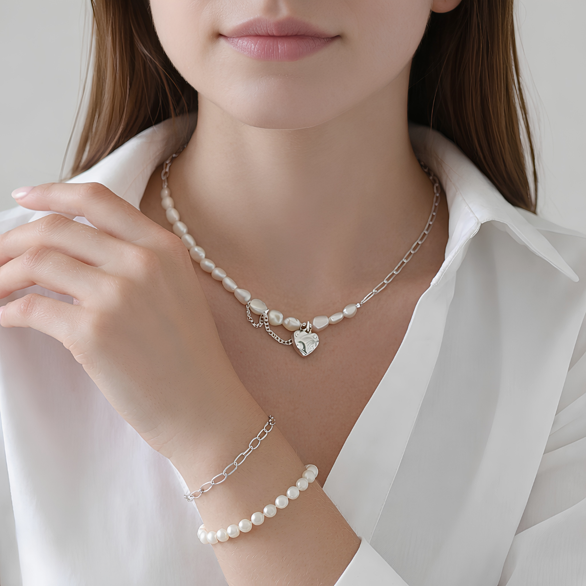 Collar de Plata 925 con perlas y un colgante de corazón - Zaryna