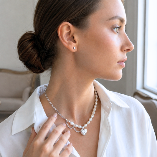 Collar de Plata 925 con perlas y un colgante de corazón - Zaryna